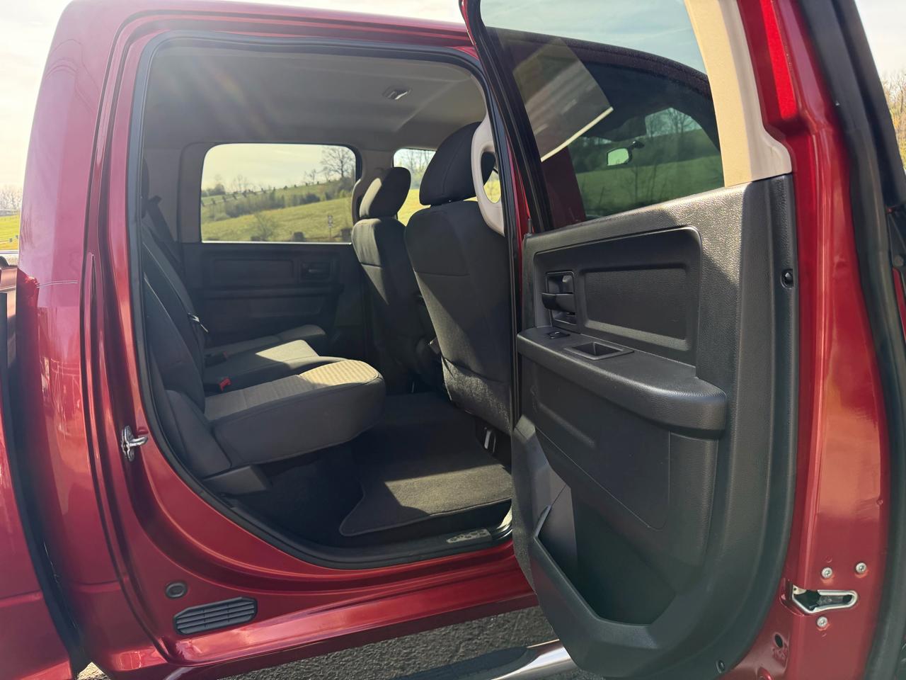 RAM 1500 4WD Crew Cab 140.5" Sport 2012