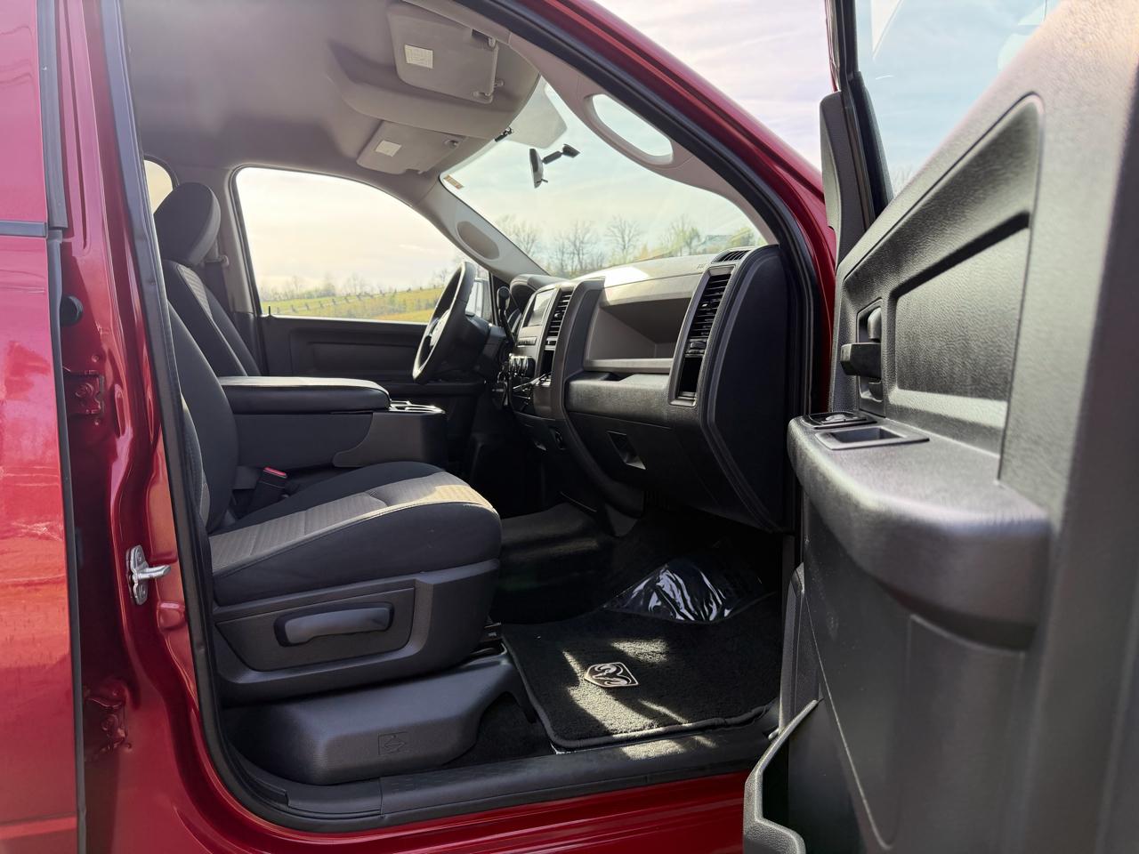 RAM 1500 4WD Crew Cab 140.5" Sport 2012