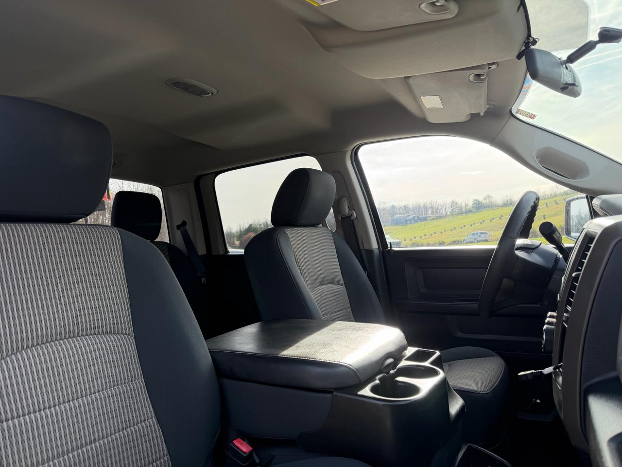 RAM 1500 4WD Crew Cab 140.5" Sport 2012