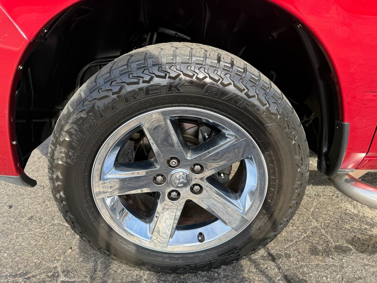 RAM 1500 4WD Crew Cab 140.5" Sport 2012