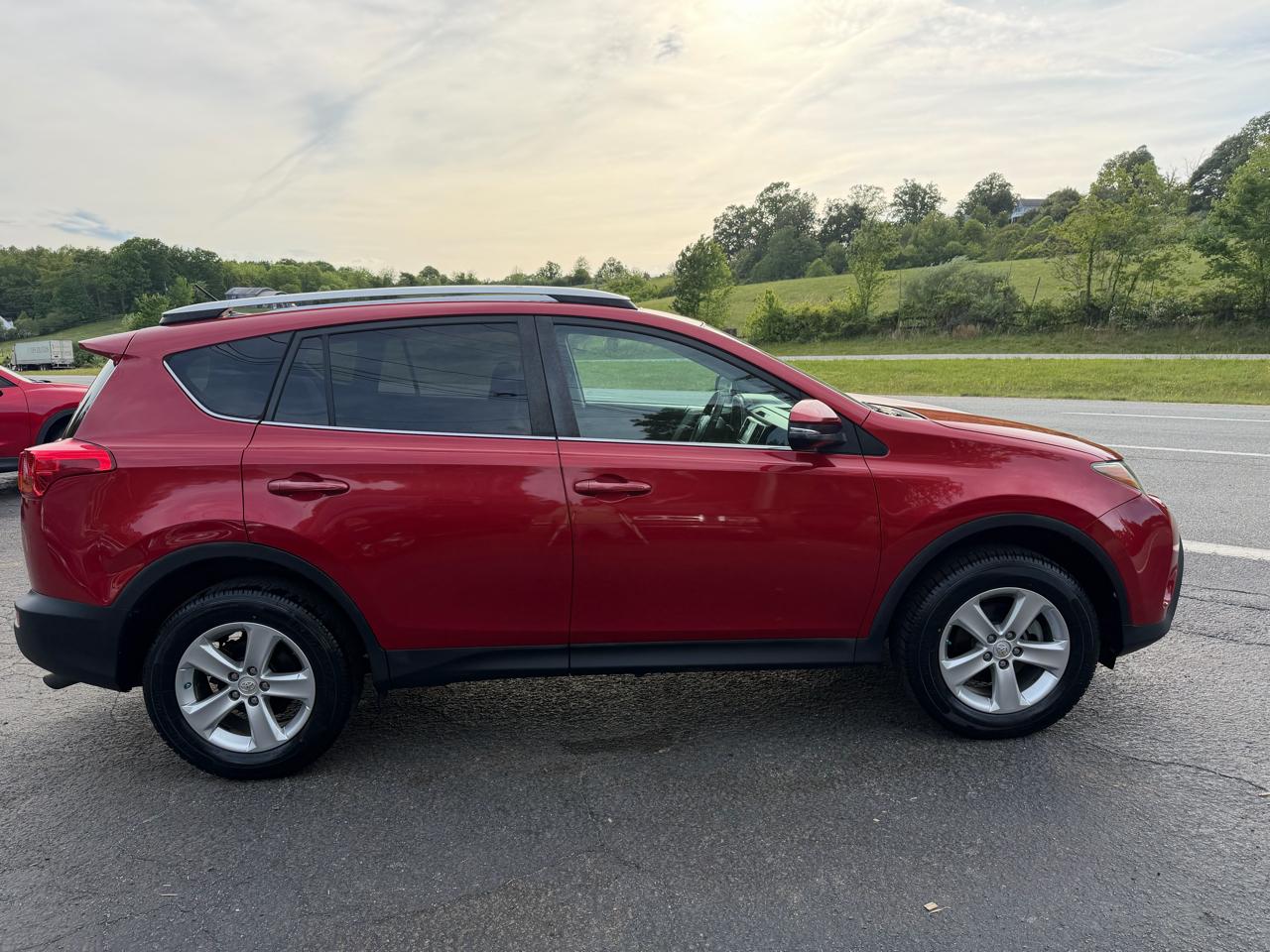 Toyota RAV4 AWD XLE 2014