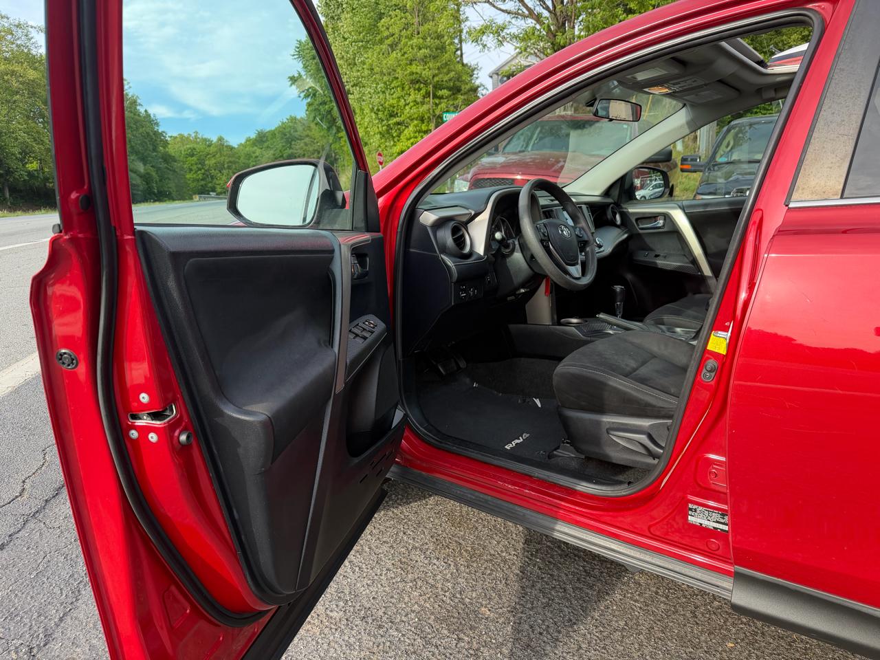 Toyota RAV4 AWD XLE 2014