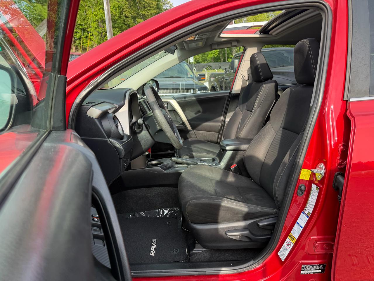 Toyota RAV4 AWD XLE 2014
