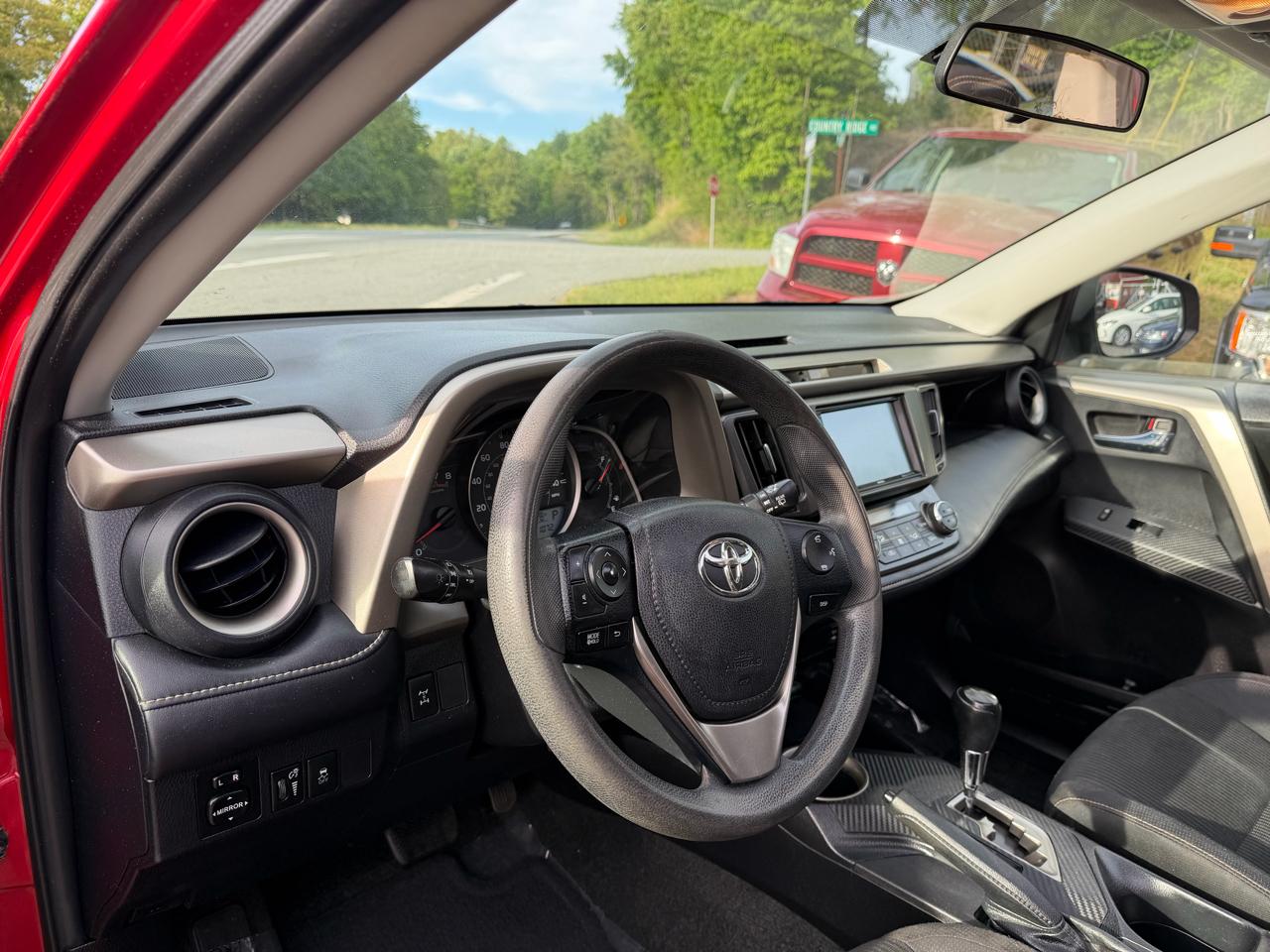Toyota RAV4 AWD XLE 2014