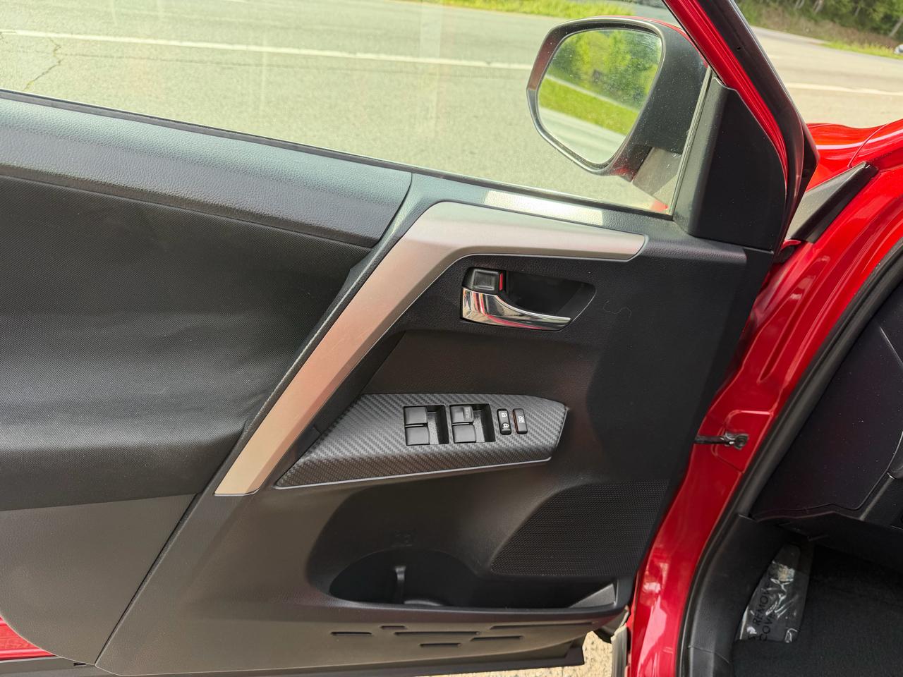 Toyota RAV4 AWD XLE 2014
