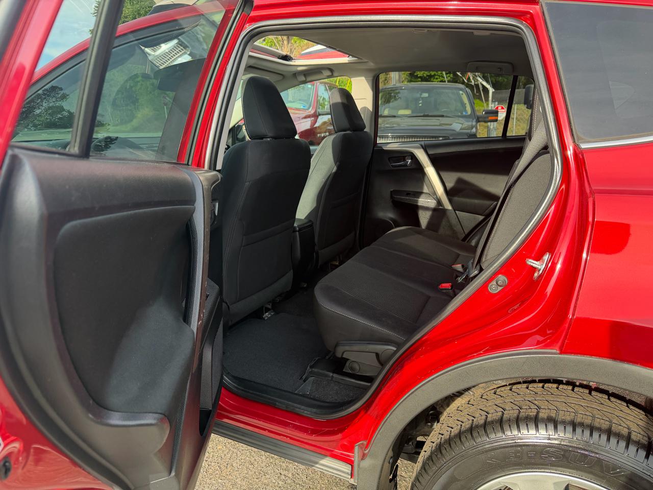 Toyota RAV4 AWD XLE 2014