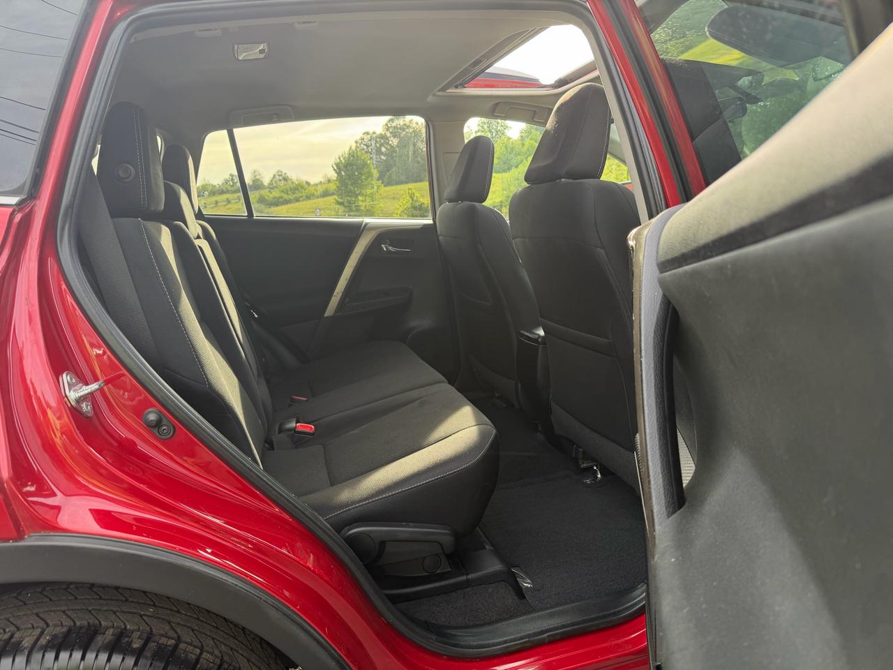 Toyota RAV4 AWD XLE 2014