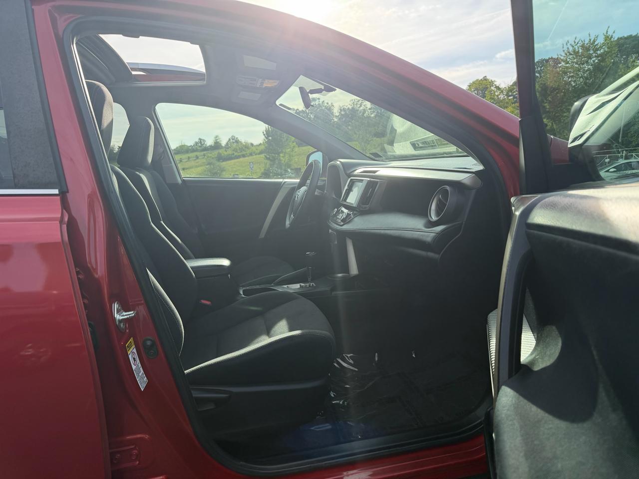 Toyota RAV4 AWD XLE 2014