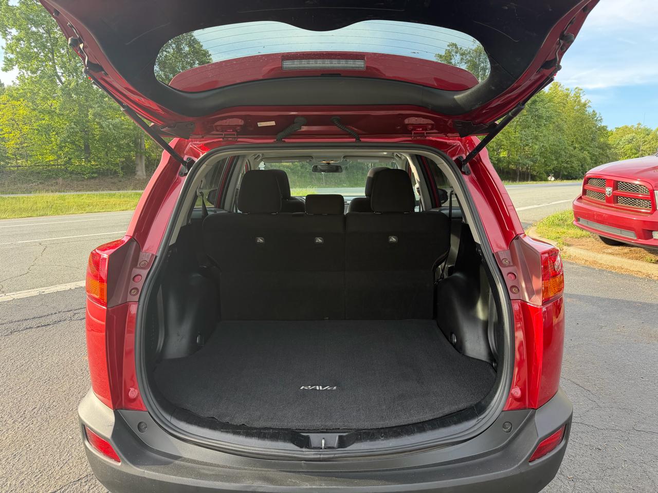Toyota RAV4 AWD XLE 2014