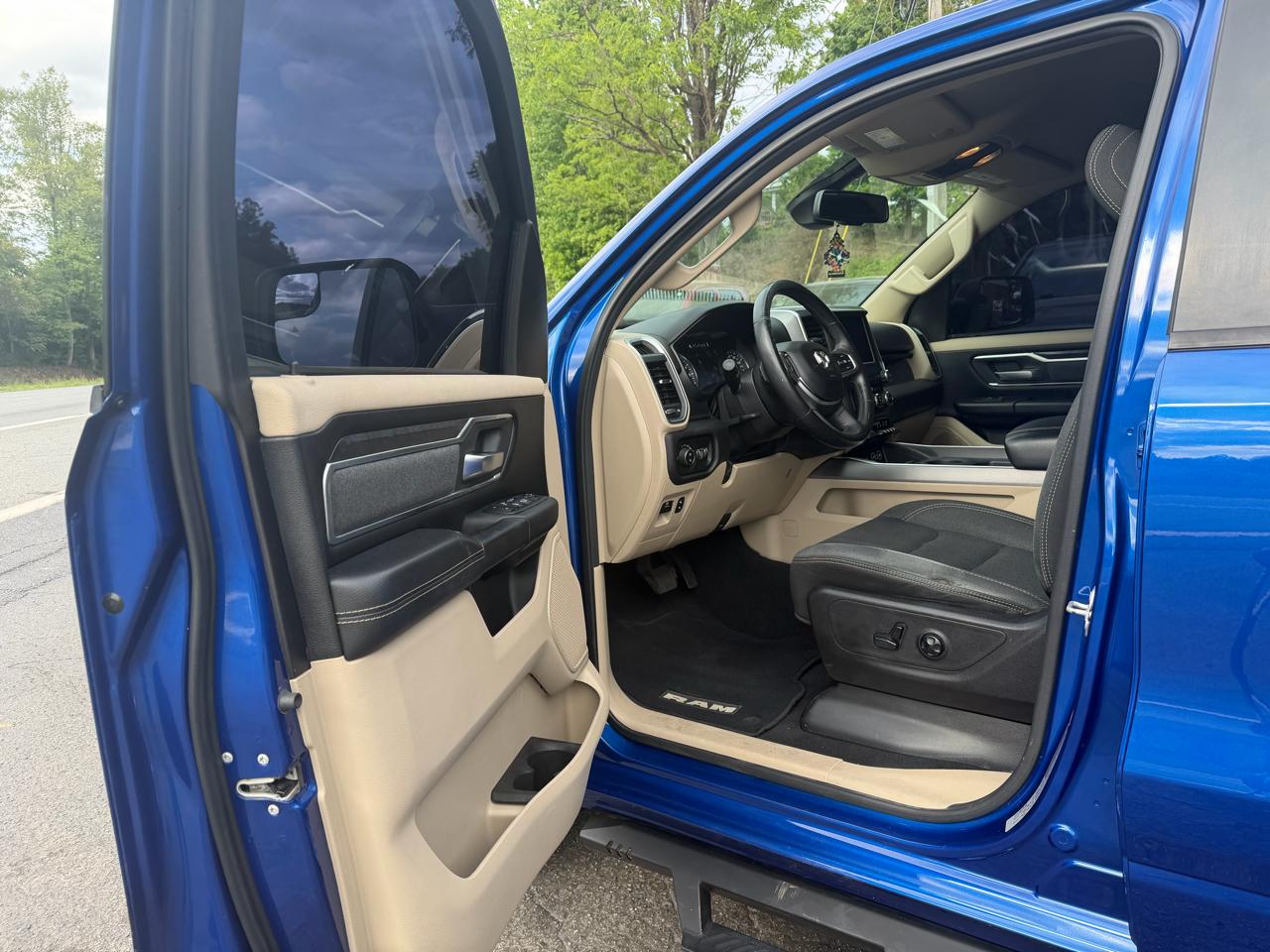 RAM 1500 Big Horn Crew Cab 4WD 2019