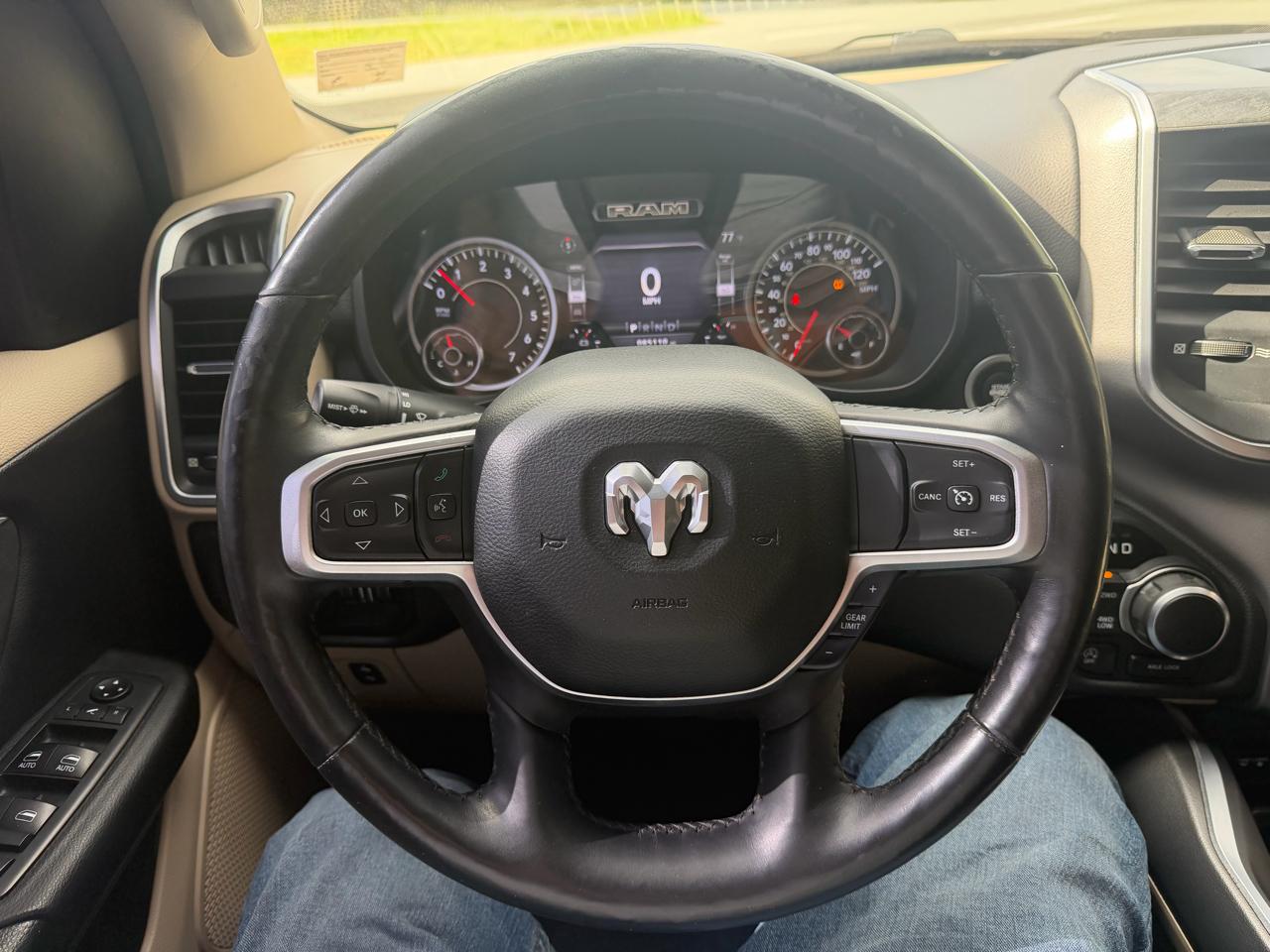 RAM 1500 Big Horn Crew Cab 4WD 2019