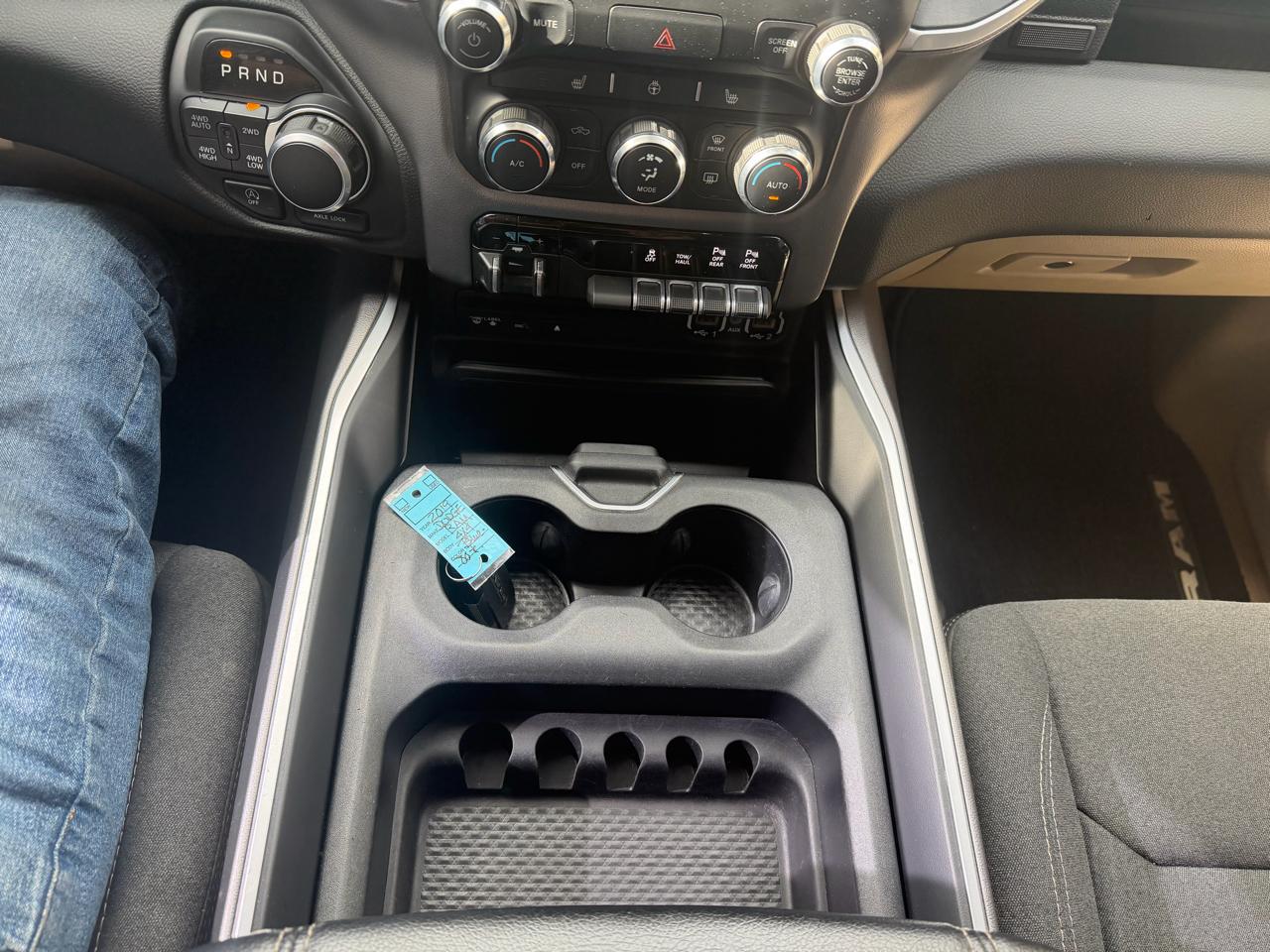 RAM 1500 Big Horn Crew Cab 4WD 2019