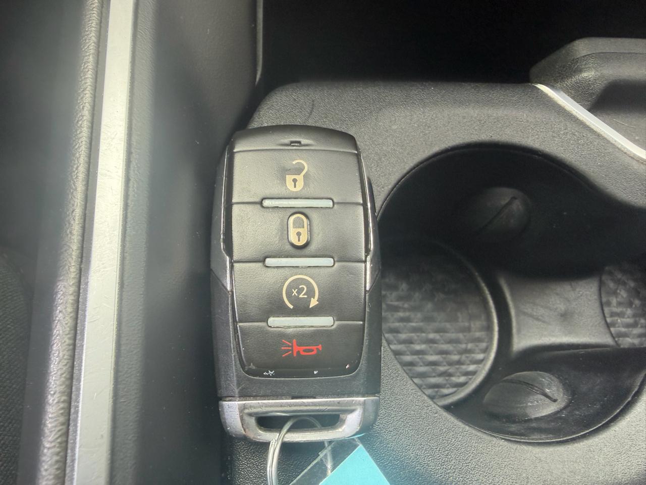 RAM 1500 Big Horn Crew Cab 4WD 2019