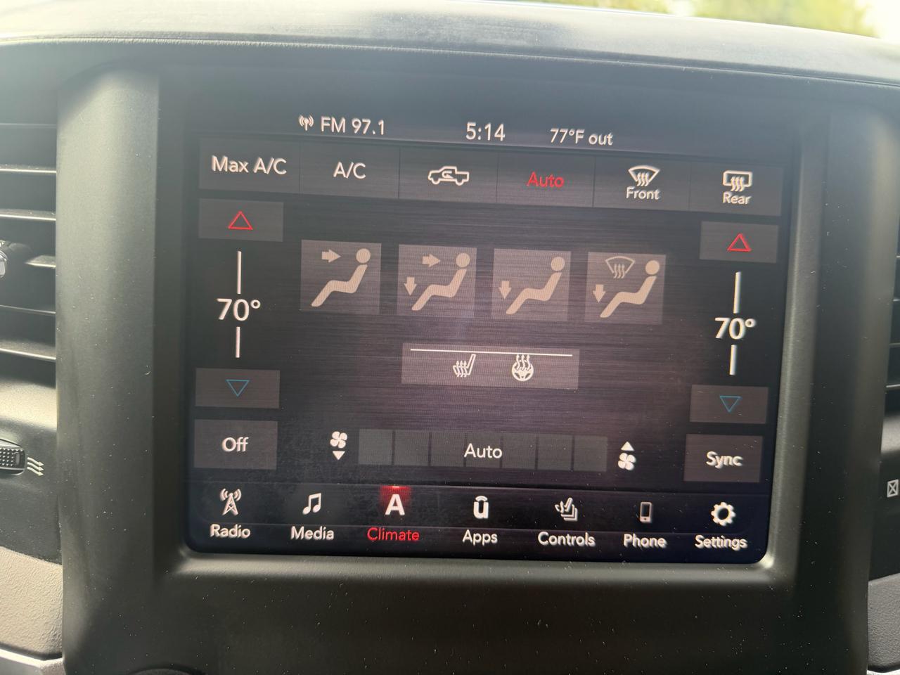 RAM 1500 Big Horn Crew Cab 4WD 2019