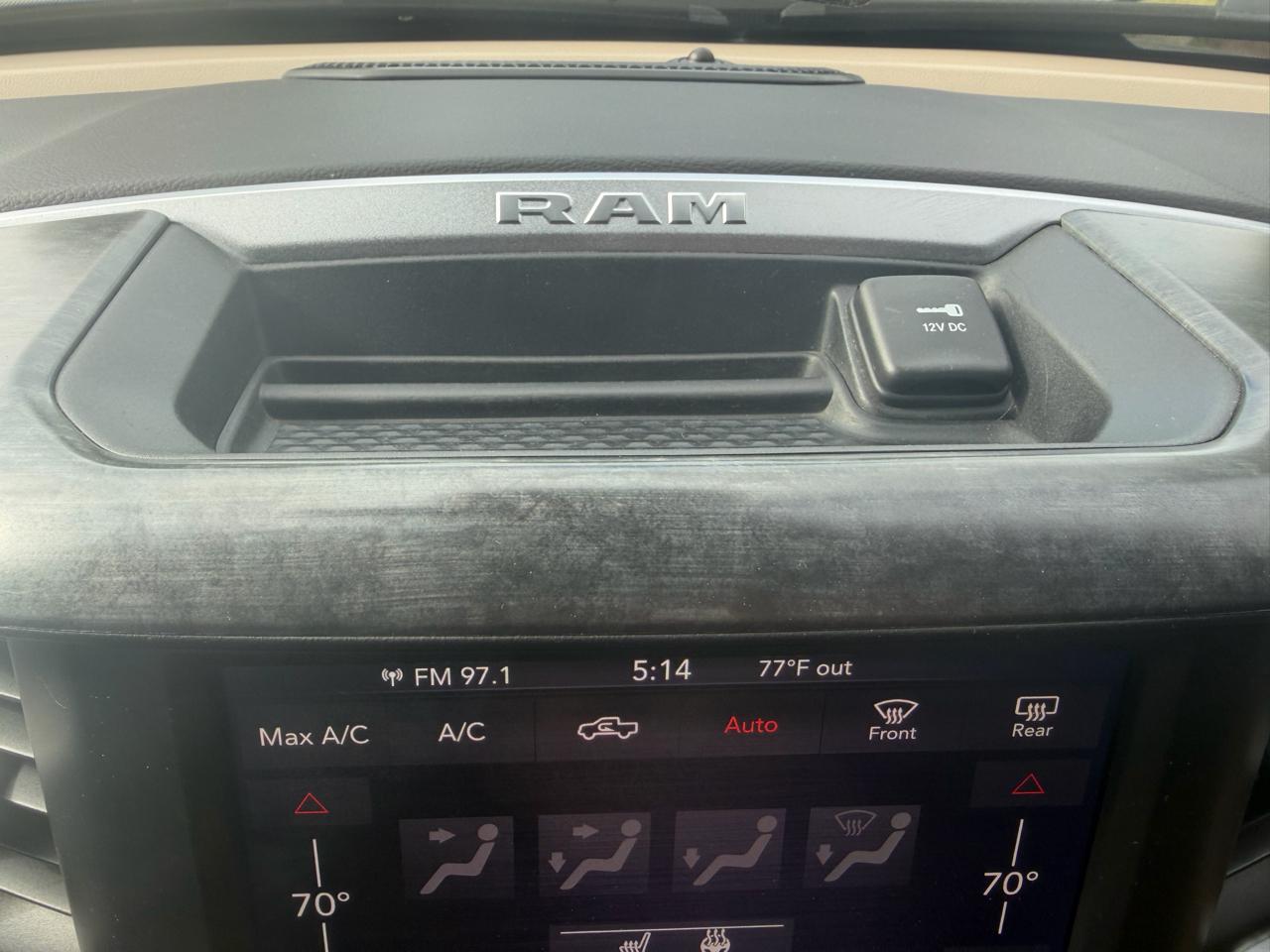 RAM 1500 Big Horn Crew Cab 4WD 2019