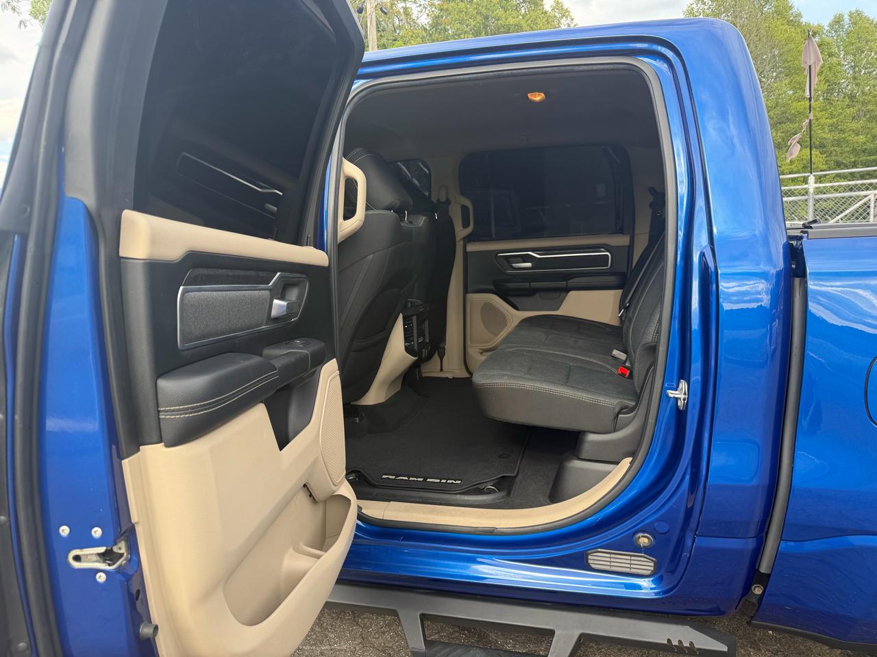 RAM 1500 Big Horn Crew Cab 4WD 2019