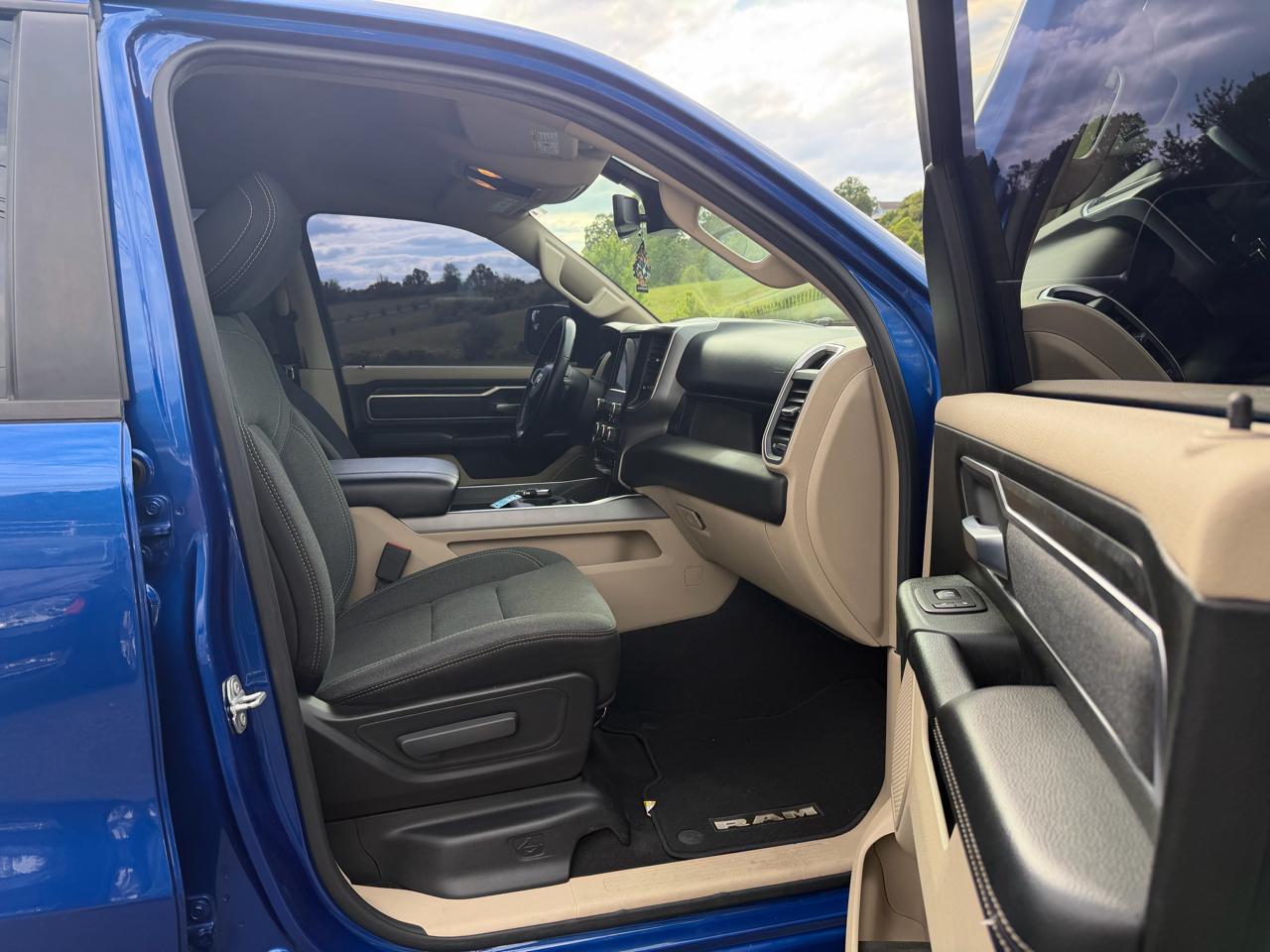 RAM 1500 Big Horn Crew Cab 4WD 2019