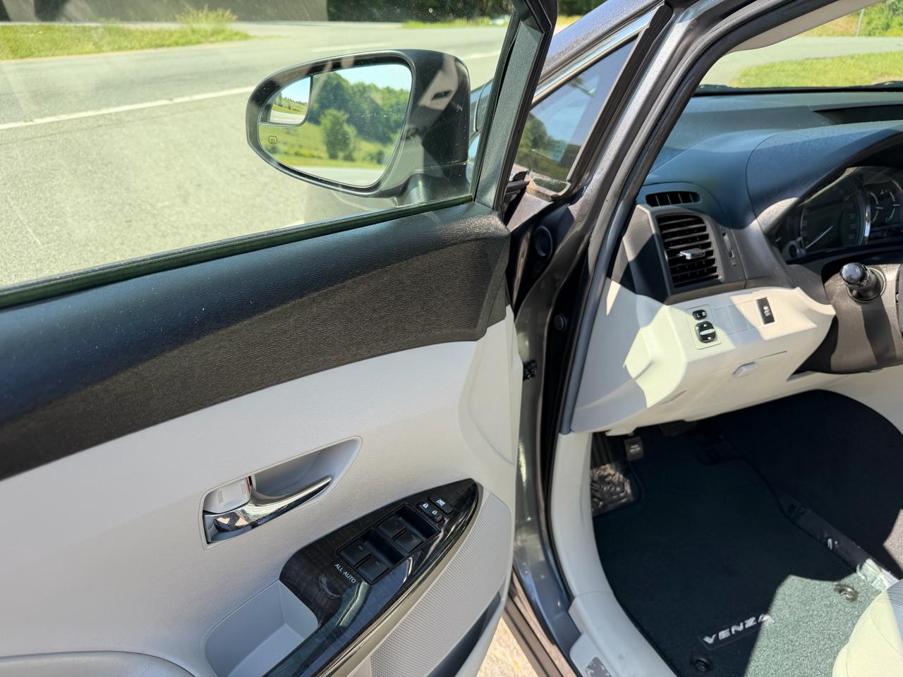 Toyota Venza 4D SUV AWD 4cyl 2013