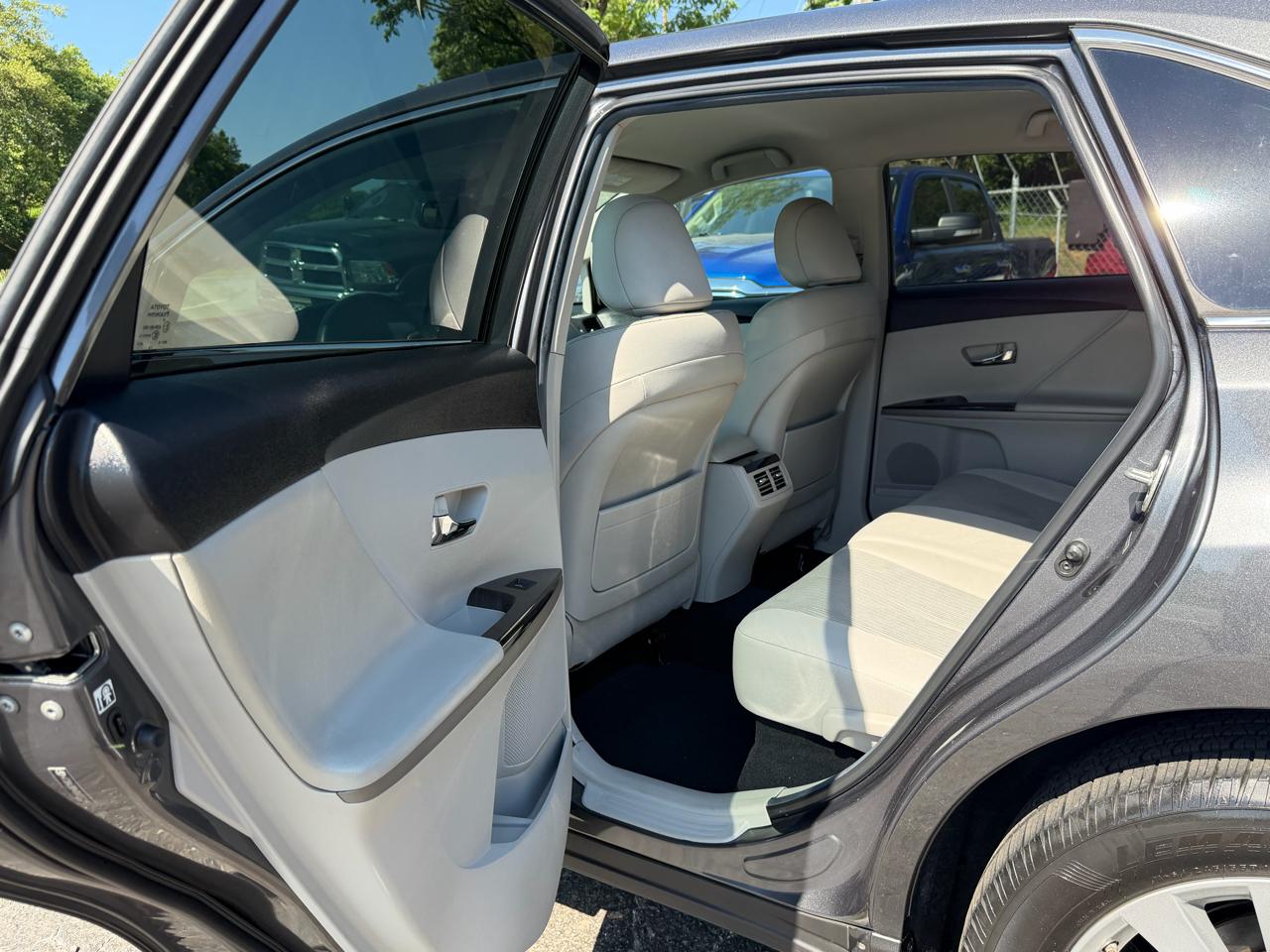 Toyota Venza 4D SUV AWD 4cyl 2013