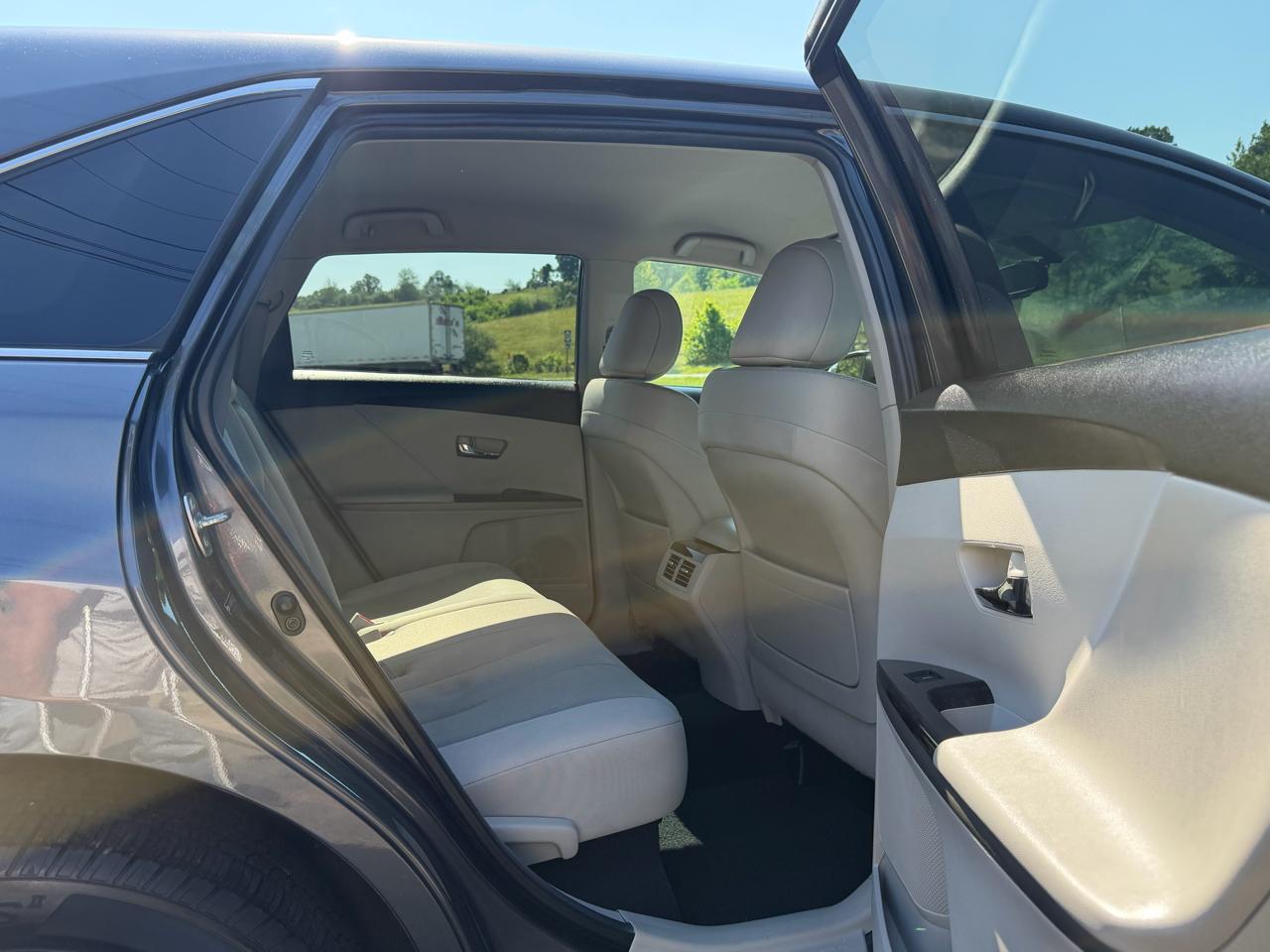 Toyota Venza 4D SUV AWD 4cyl 2013
