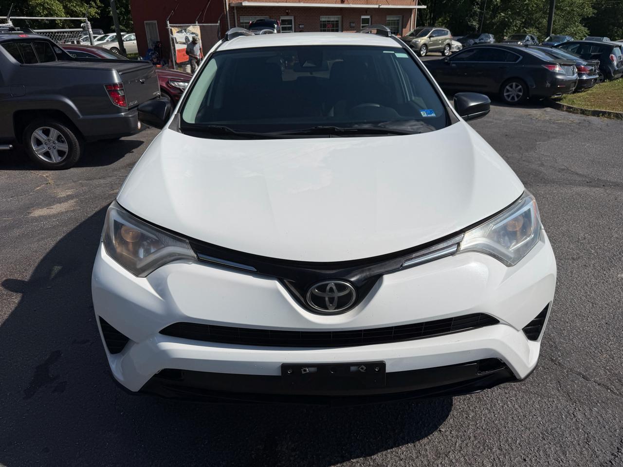 Toyota RAV4 LE AWD 2017