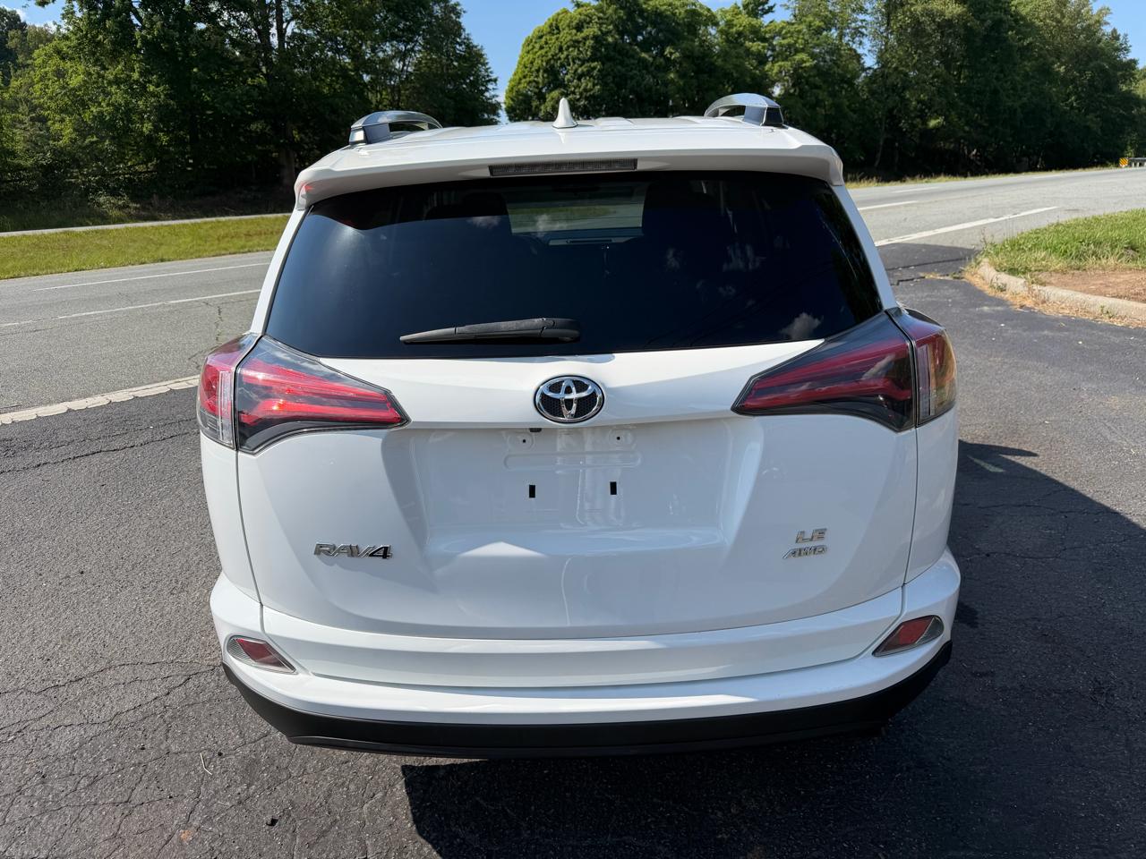 Toyota RAV4 LE AWD 2017