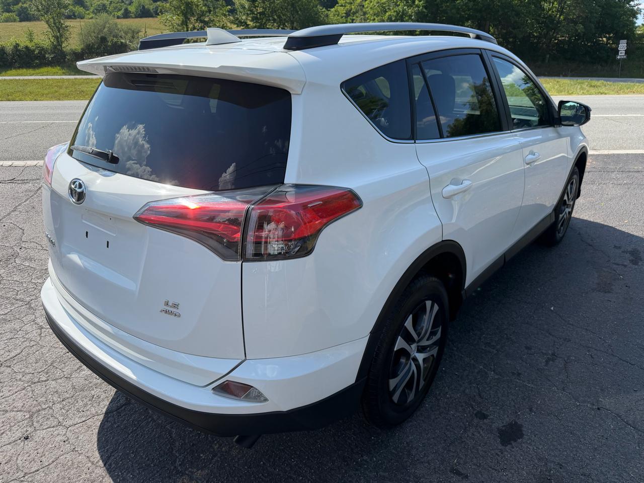 Toyota RAV4 LE AWD 2017