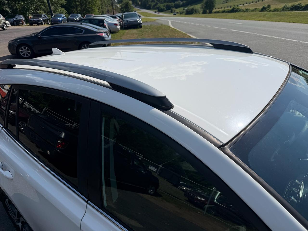 Toyota RAV4 LE AWD 2017