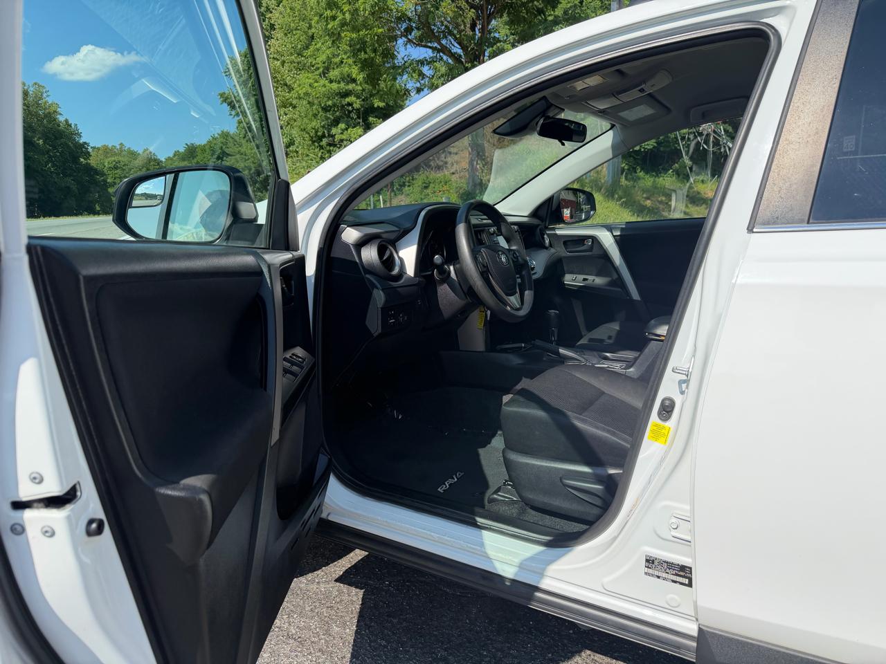 Toyota RAV4 LE AWD 2017