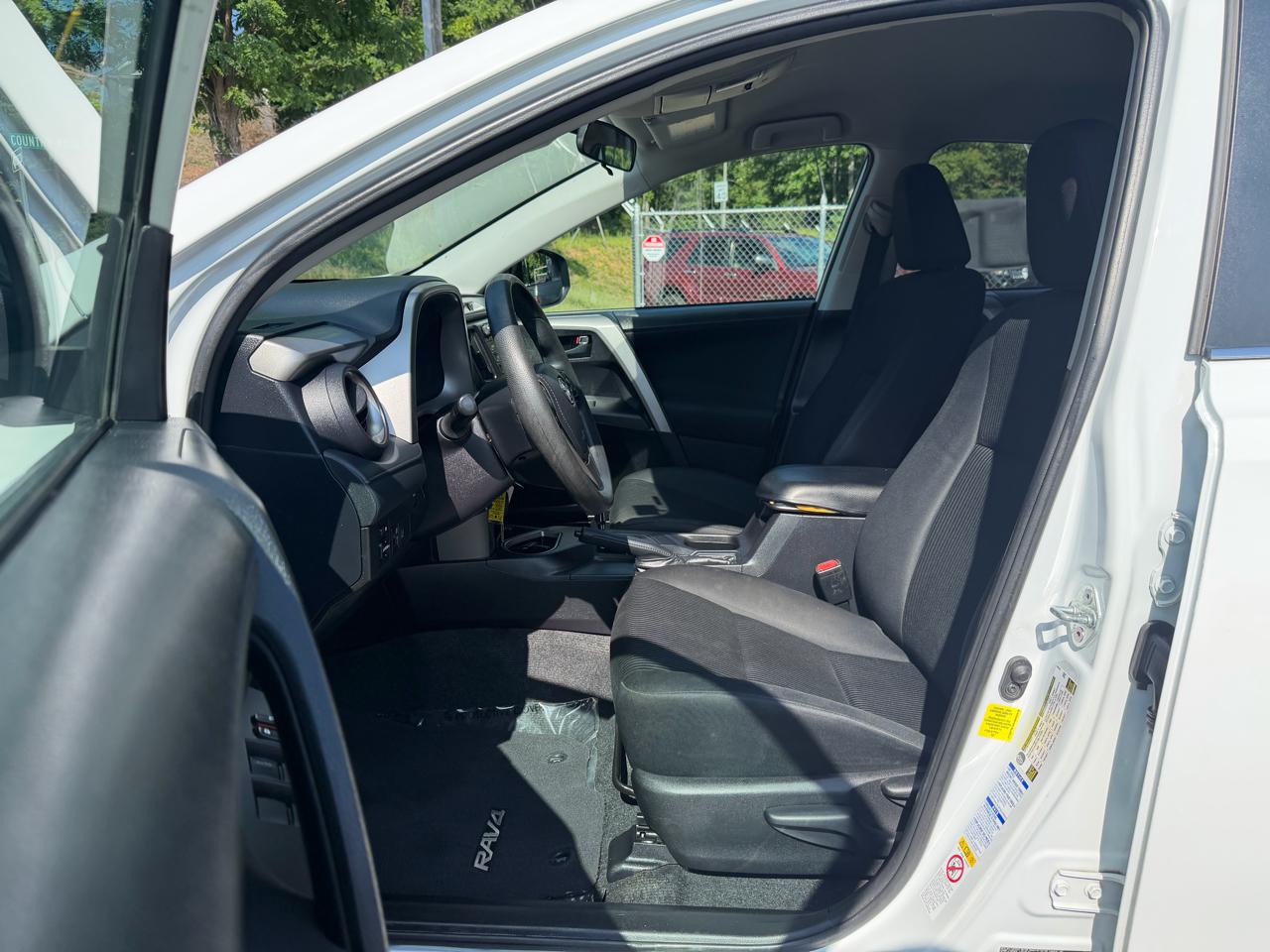 Toyota RAV4 LE AWD 2017
