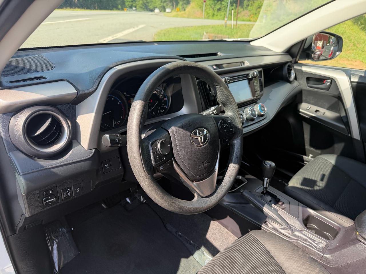 Toyota RAV4 LE AWD 2017
