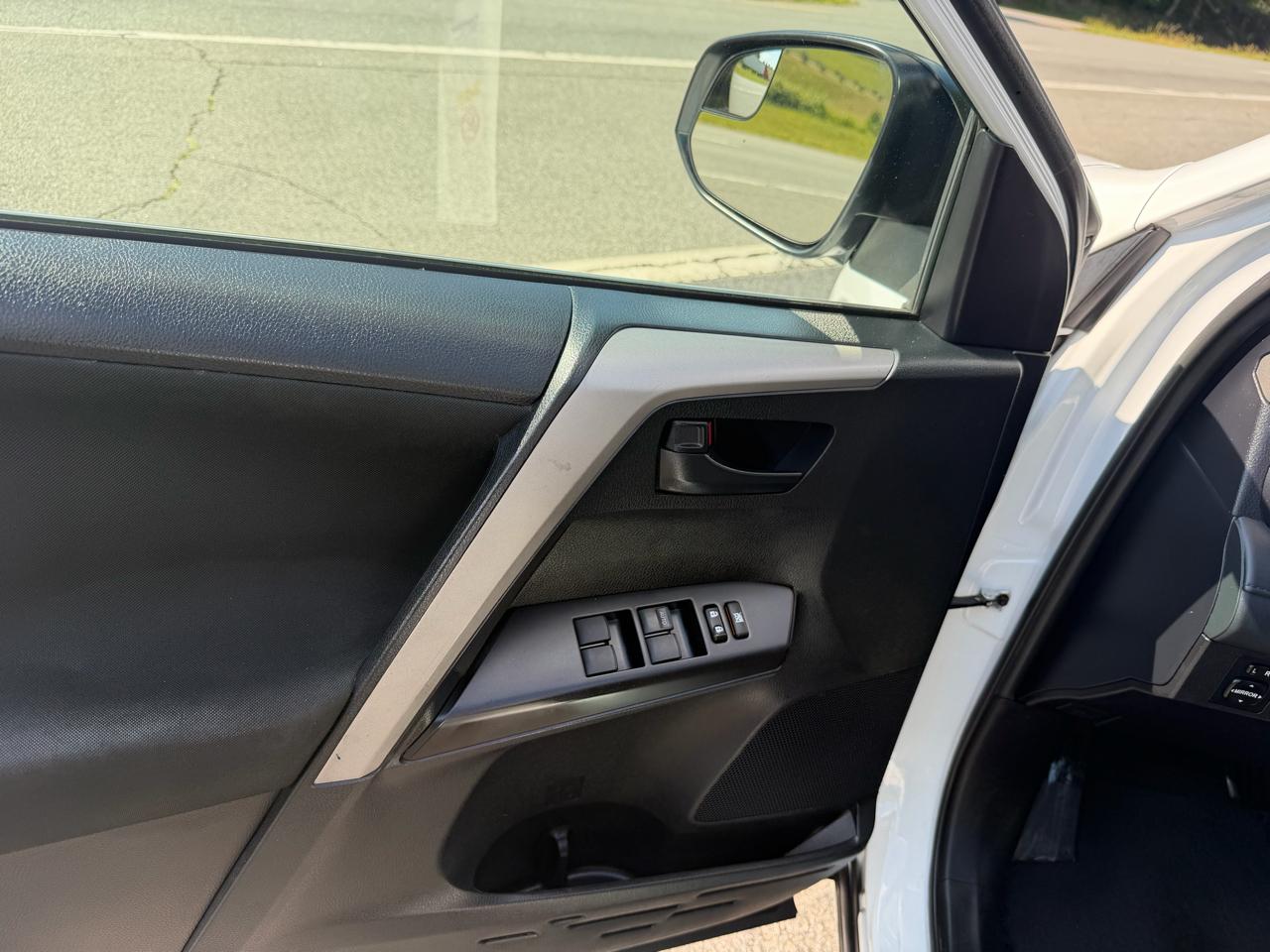 Toyota RAV4 LE AWD 2017