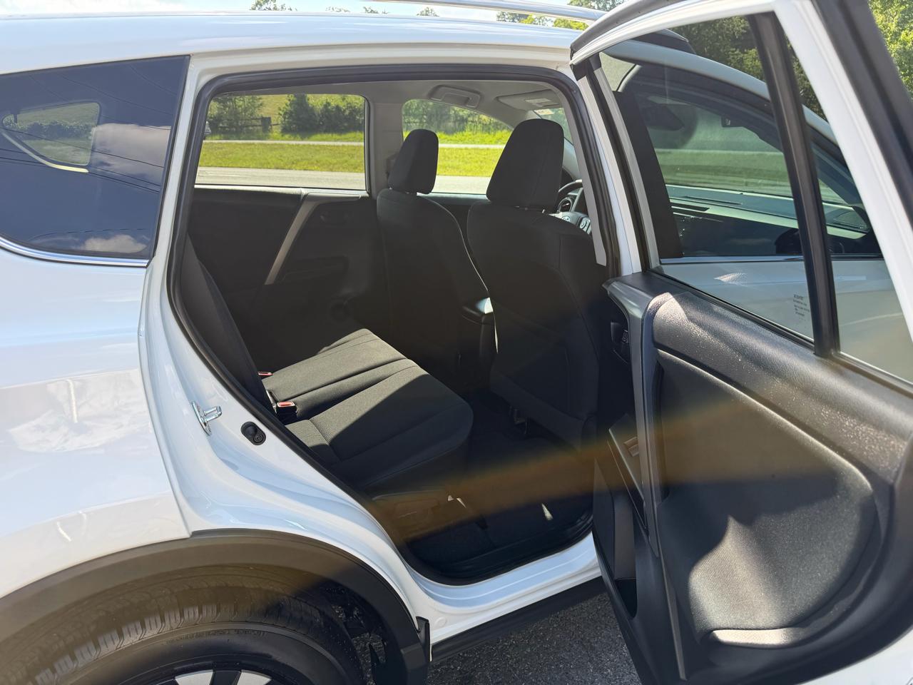 Toyota RAV4 LE AWD 2017