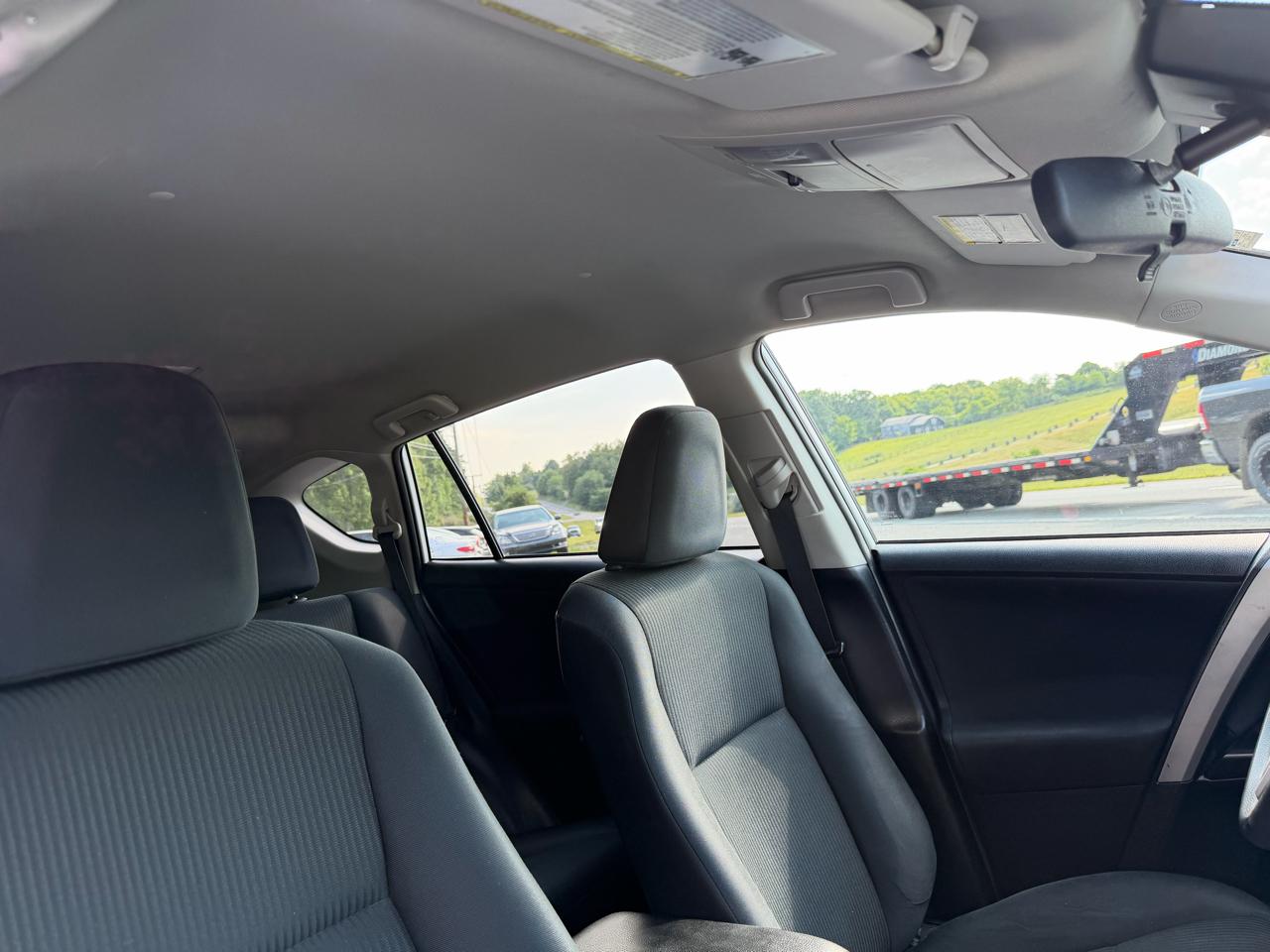 Toyota RAV4 LE AWD 2017