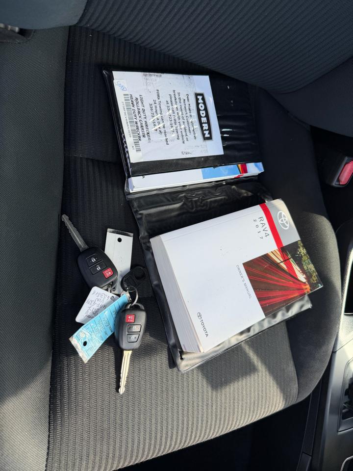 Toyota RAV4 LE AWD 2017