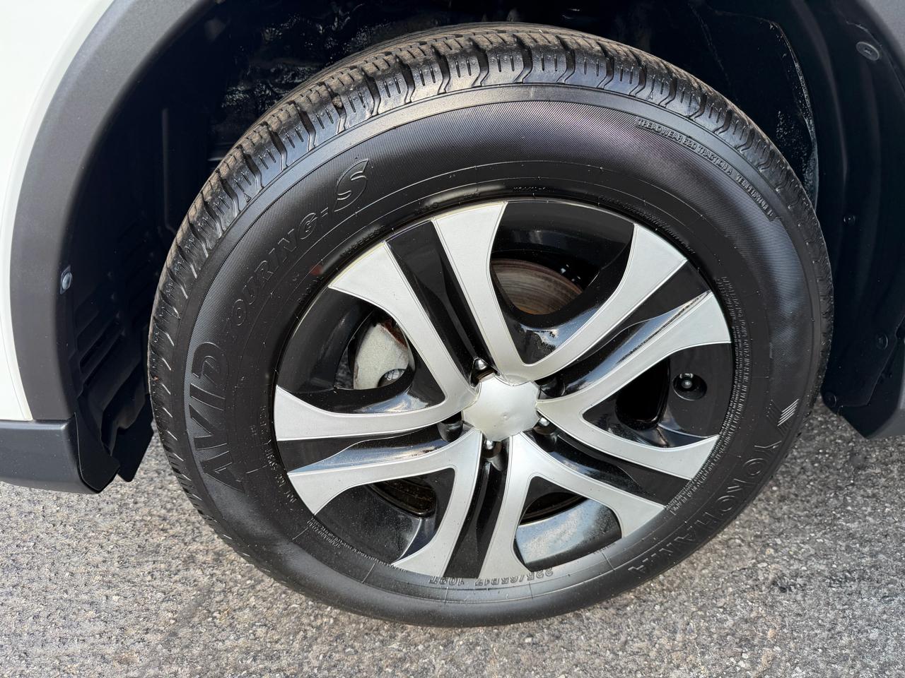 Toyota RAV4 LE AWD 2017