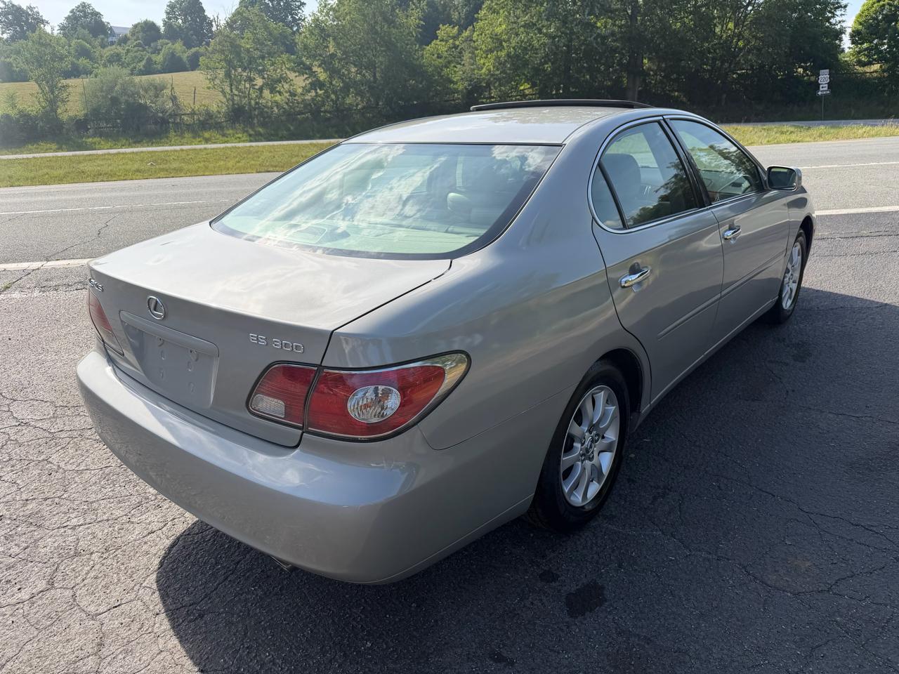 Lexus ES 300 4D Sedan 2002