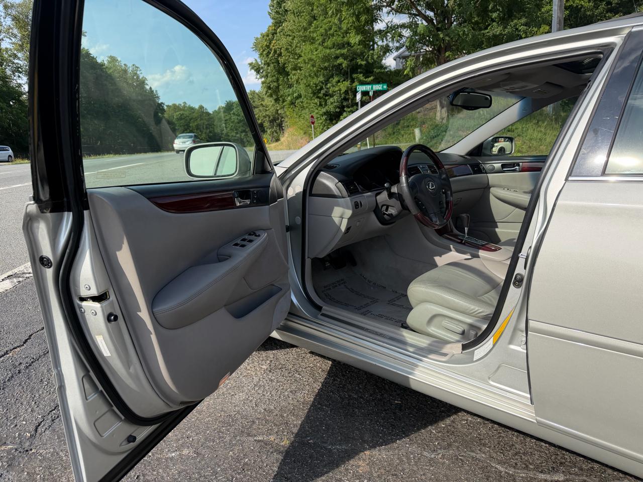 Lexus ES 300 4D Sedan 2002