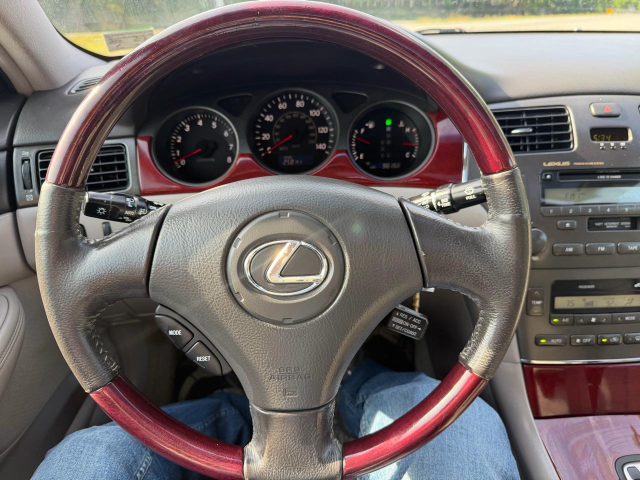 Lexus ES 300 4D Sedan 2002