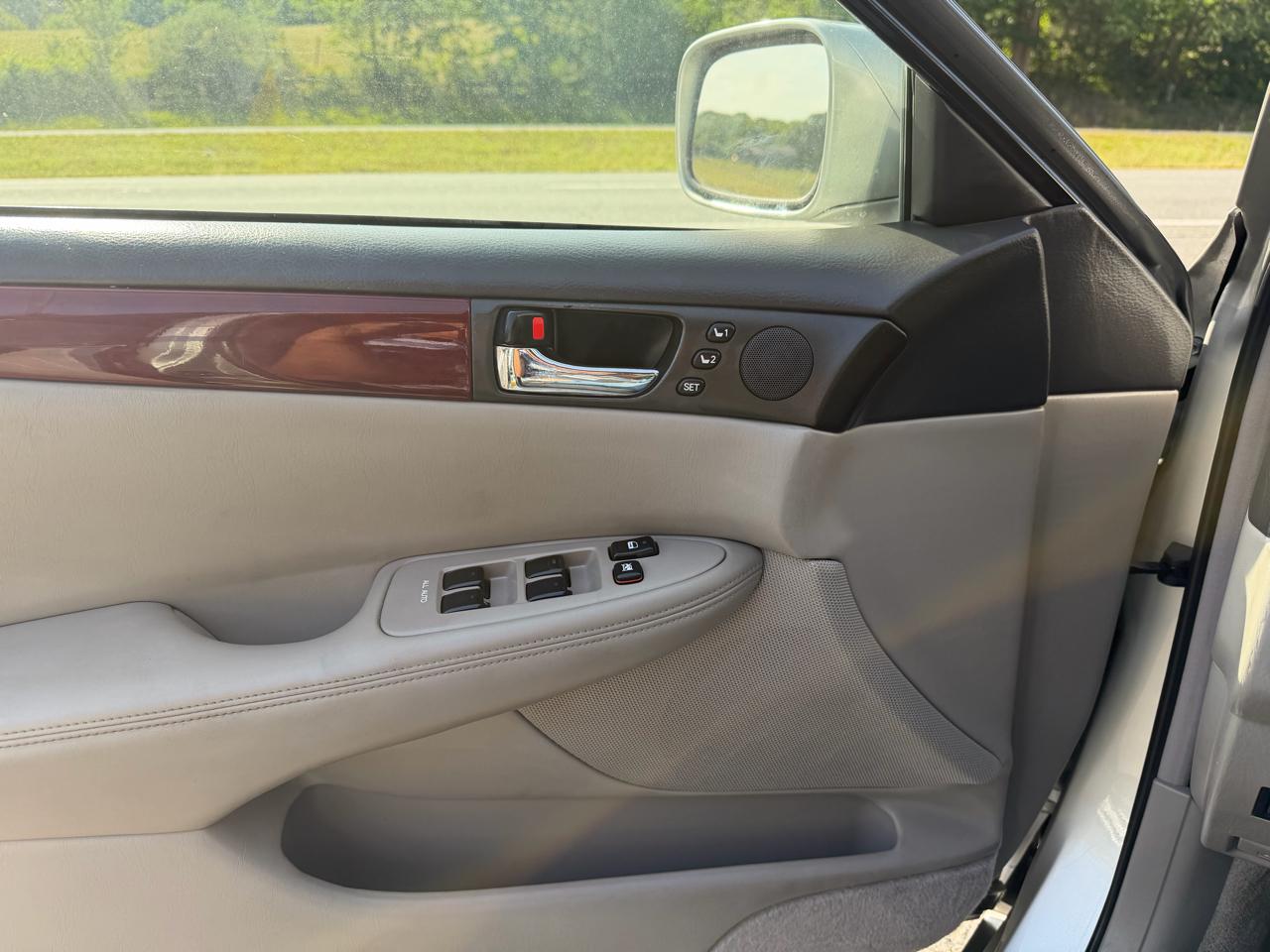 Lexus ES 300 4D Sedan 2002