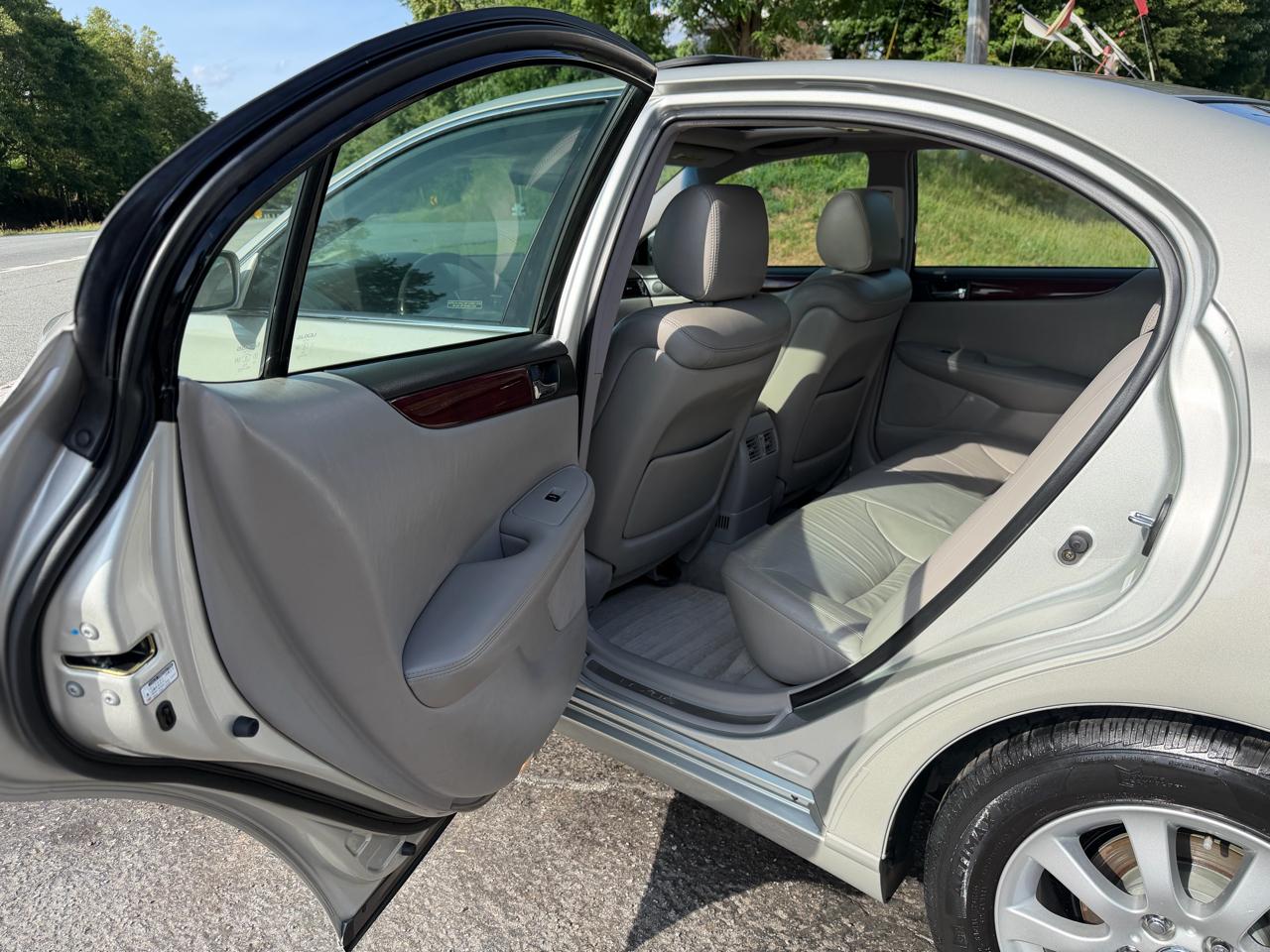 Lexus ES 300 4D Sedan 2002