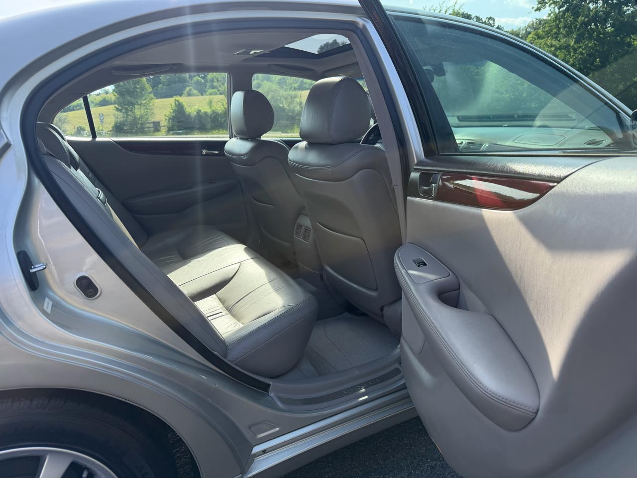 Lexus ES 300 4D Sedan 2002