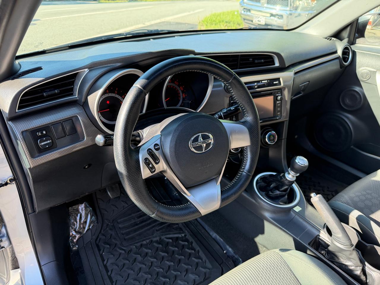 Scion tC 2dr HB Man (Natl) 2014