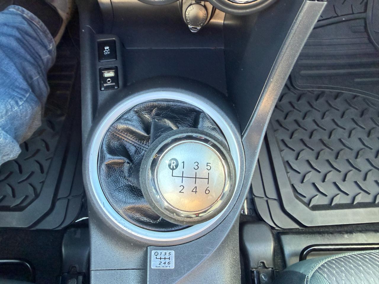 Scion tC 2dr HB Man (Natl) 2014