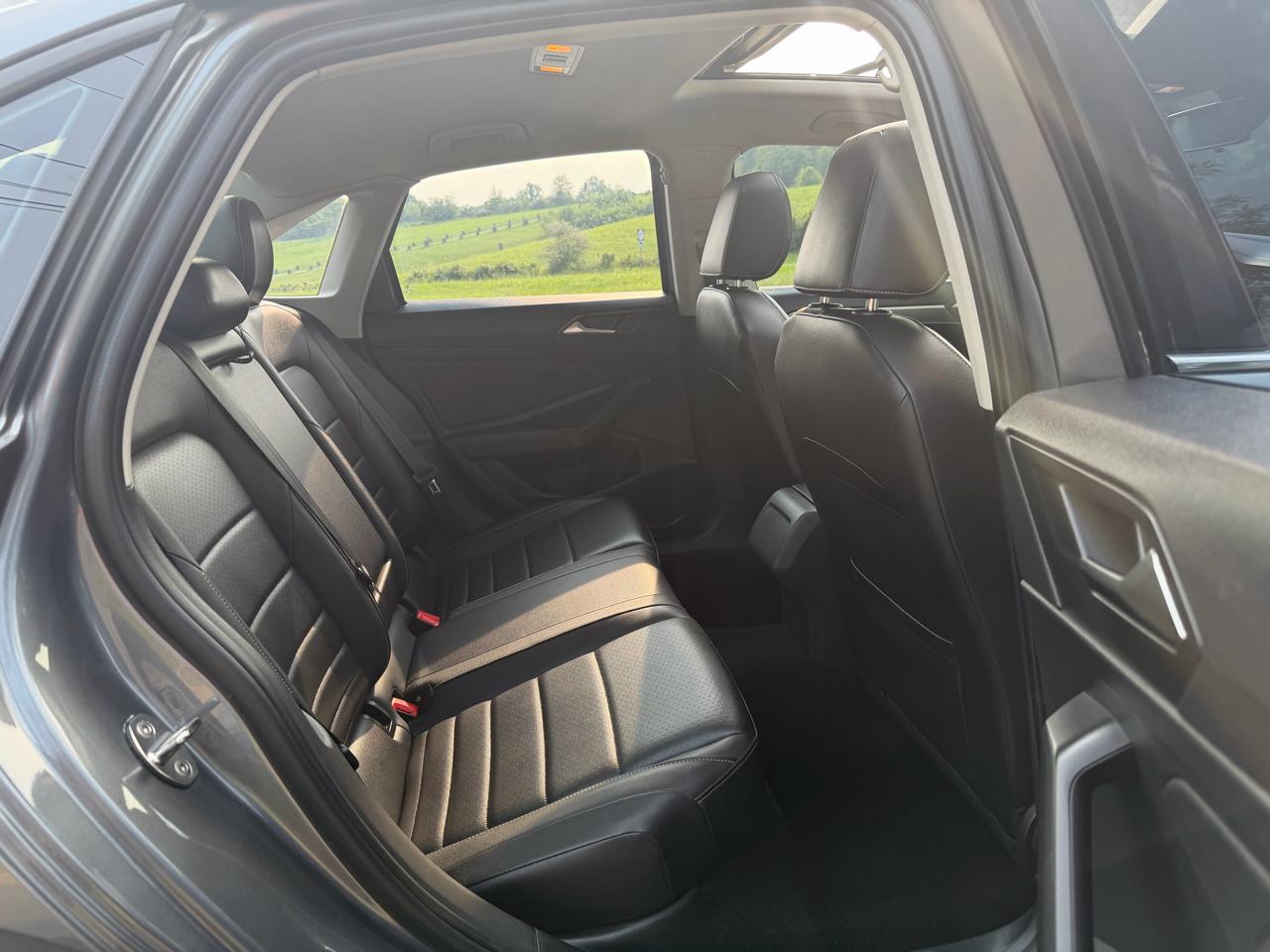 Volkswagen Jetta SE 2021