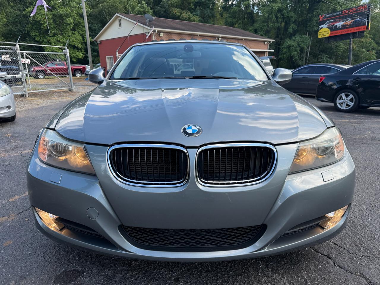 BMW 3 Series 4dr Sdn 328i xDrive AWD 2011