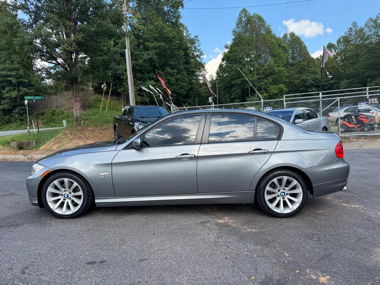 BMW 3 Series 4dr Sdn 328i xDrive AWD 2011
