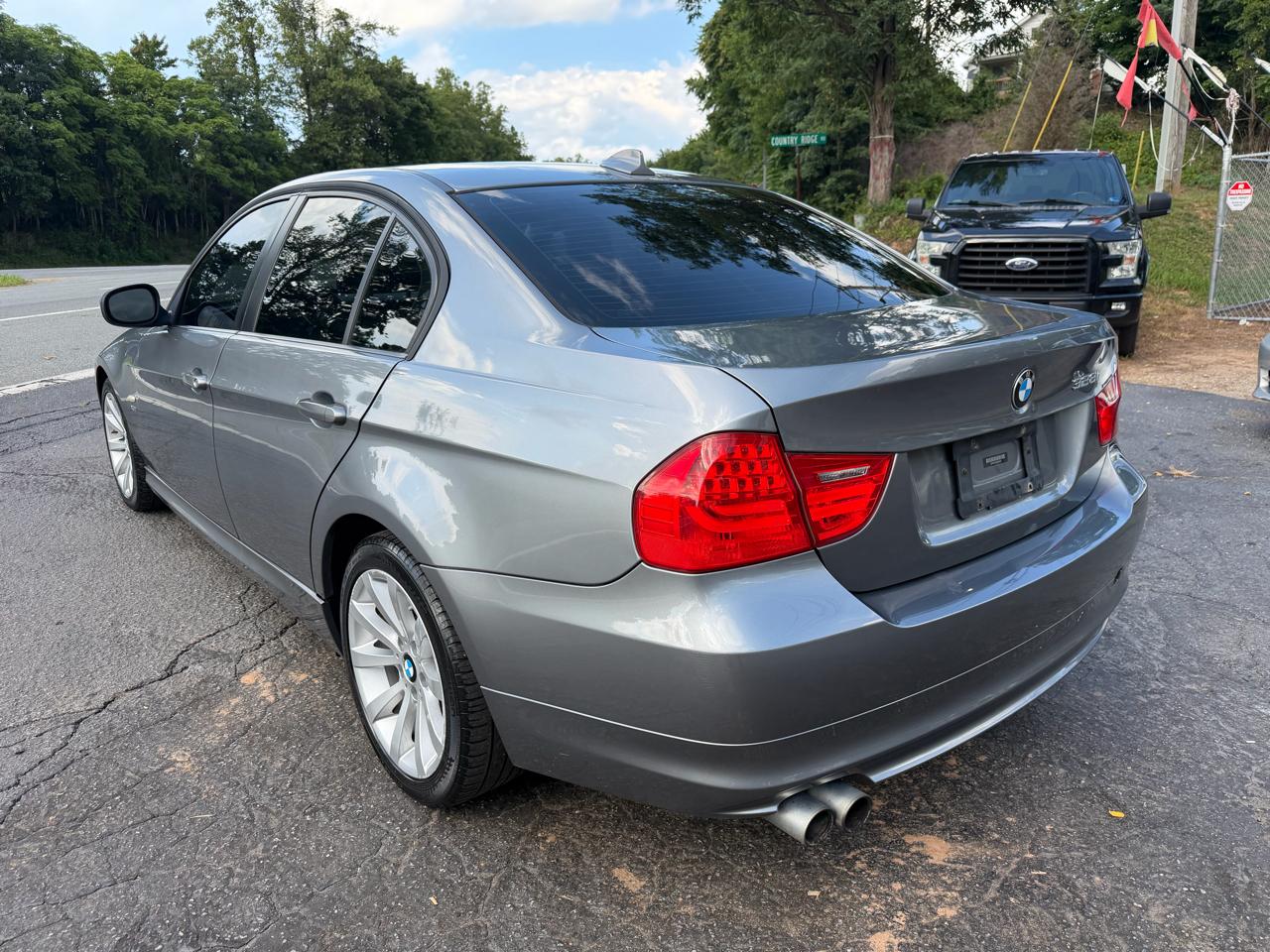 BMW 3 Series 4dr Sdn 328i xDrive AWD 2011