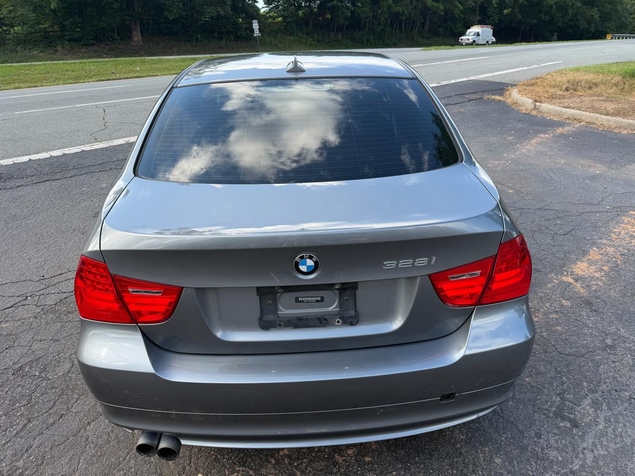 BMW 3 Series 4dr Sdn 328i xDrive AWD 2011