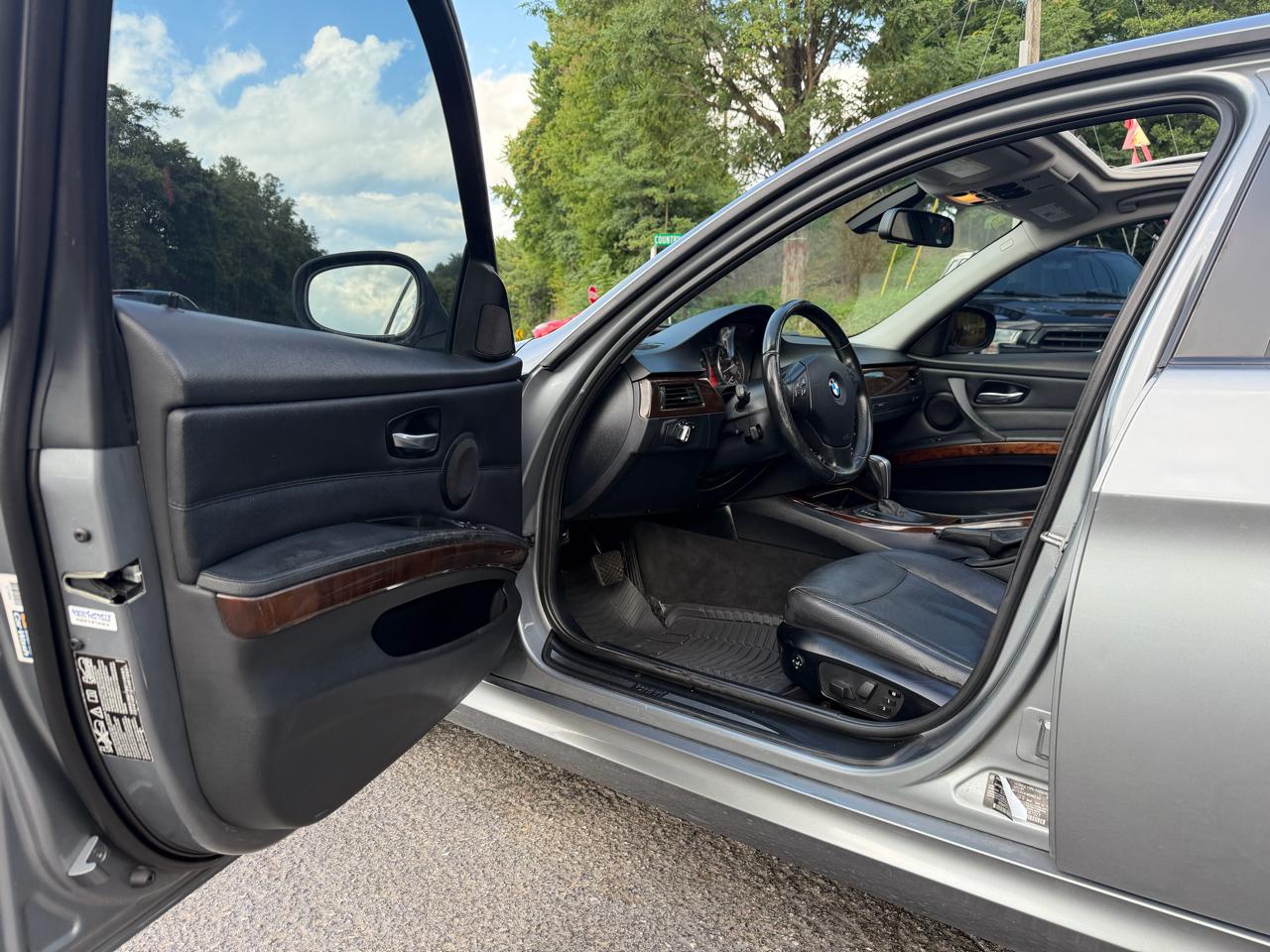 BMW 3 Series 4dr Sdn 328i xDrive AWD 2011